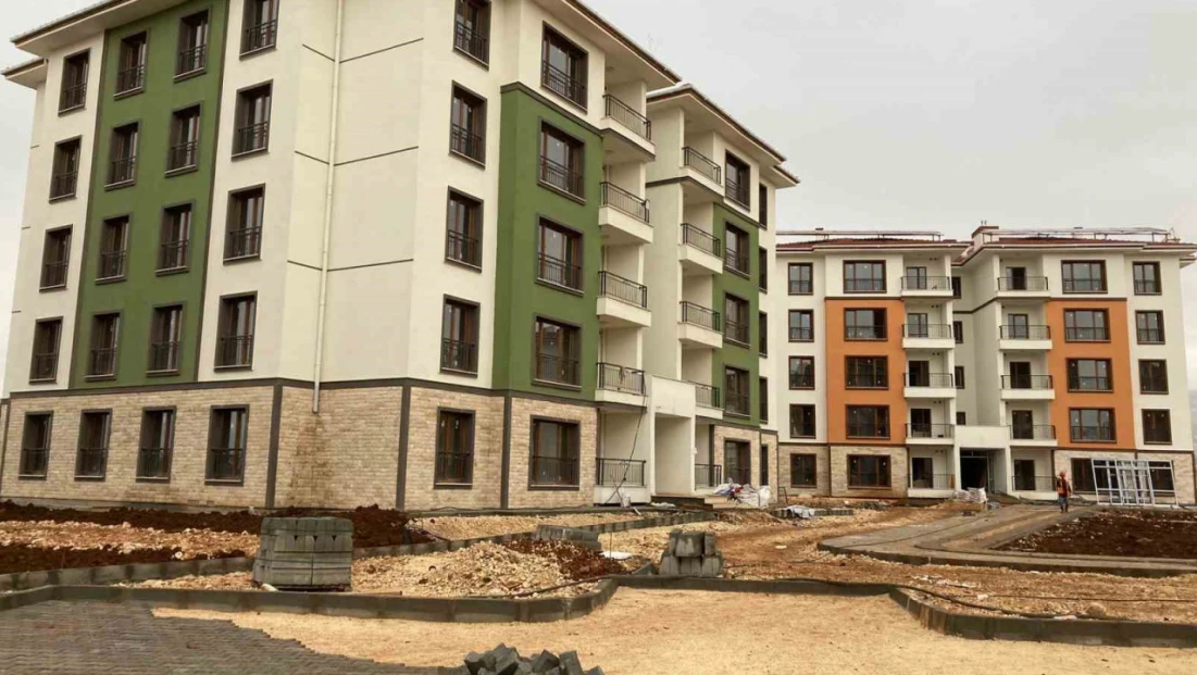 Adıyaman Valisi Varol: 'Ağır hasarları binaların yüzde 75'i yıkıldı'