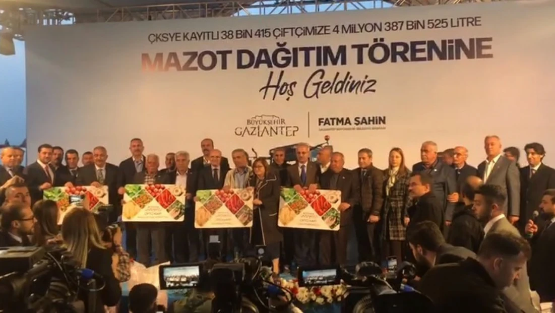 Bakan Şimşek, Gaziantep'te çiftçilere mazot ve sertifikalı tohum dağıttı