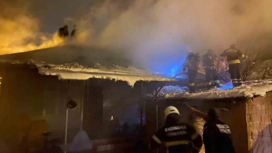 Erzincan'da ev yangını