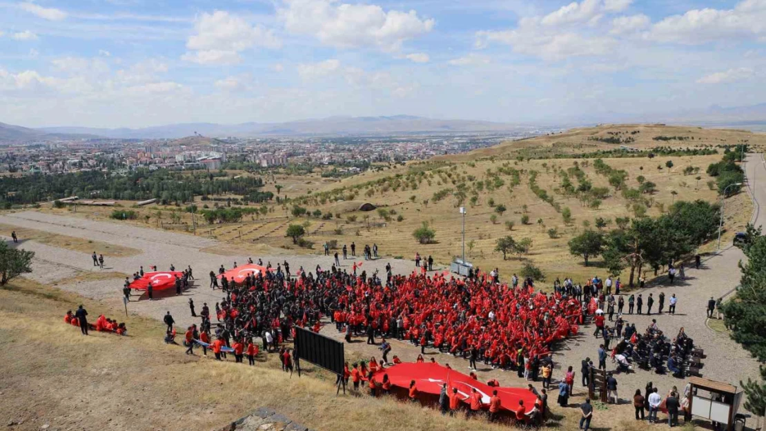 'Aşk-ı Vatan' ile okulla tanıştılar