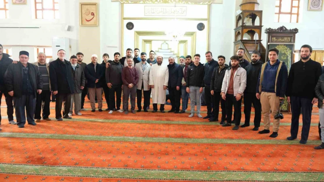 'Cumartesi Günü Sabah Namazı ve Gençlik Buluşması' programları Camii Kebir Camii'nde başladı