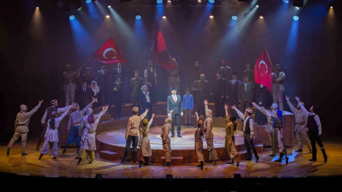 'Cumhuriyet'e Doğru' Erzurum'da sahnelendi