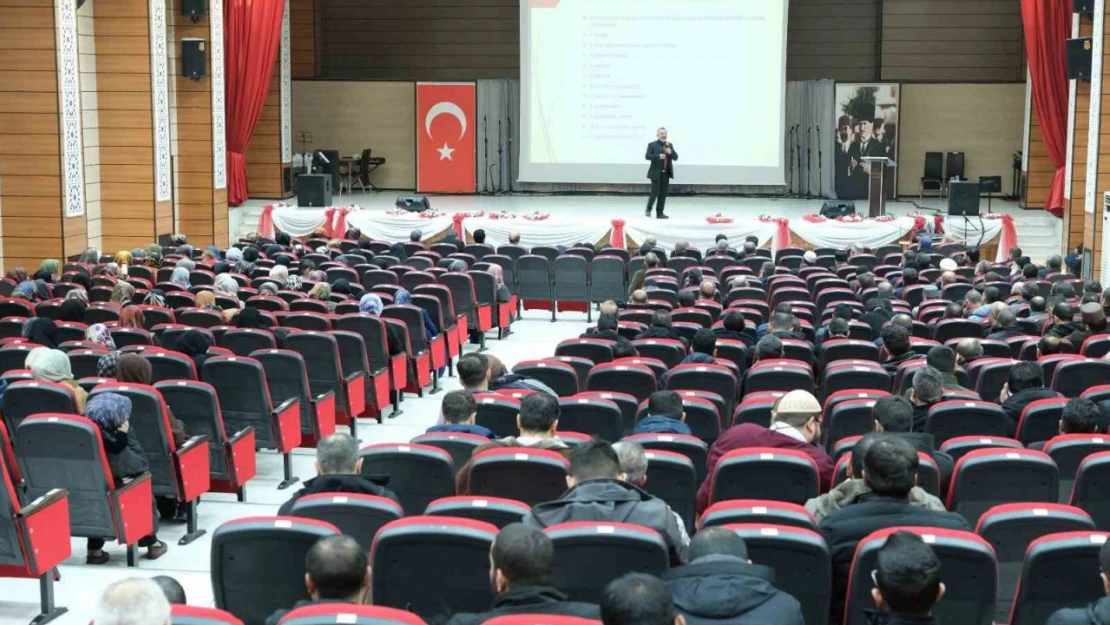 'Değerleriyle Güçlü Ailem' konulu konferans verildi