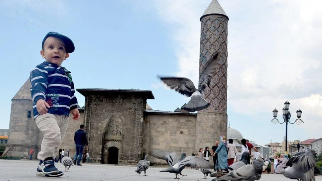 'Sıcak havalarda bol, hafif ve açık renkli giyinin'