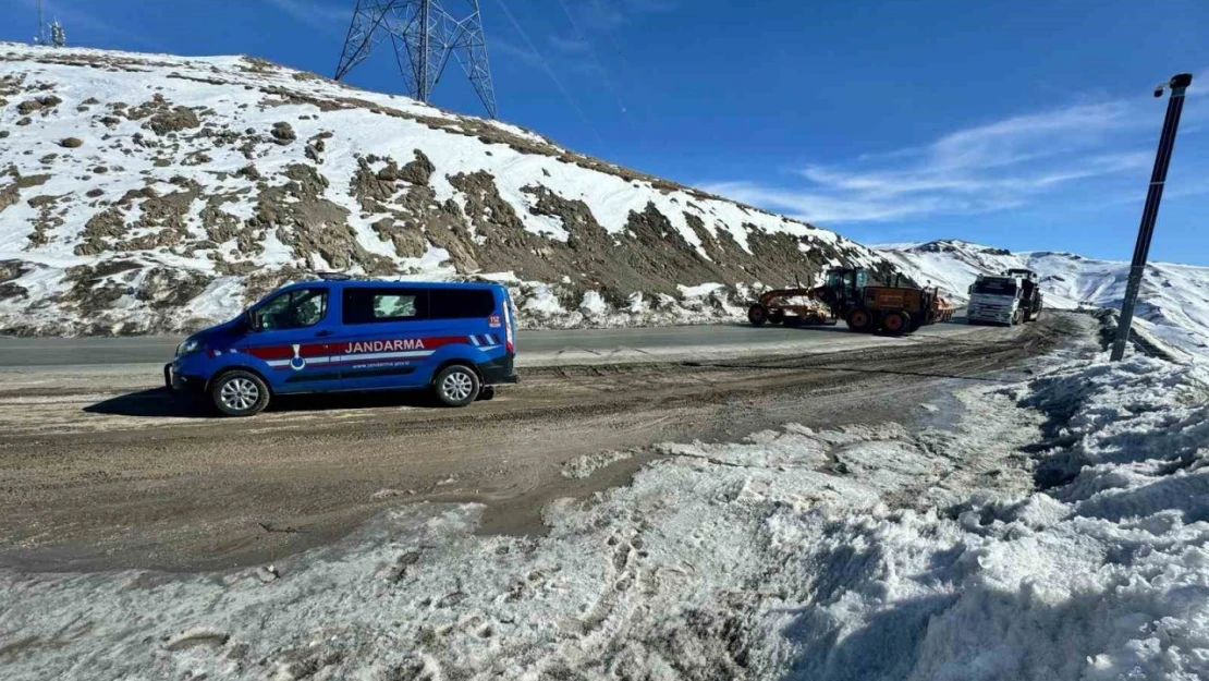 1 kişinin hayatını kaybettiği çığ bölgesinde kontrollü patlatma