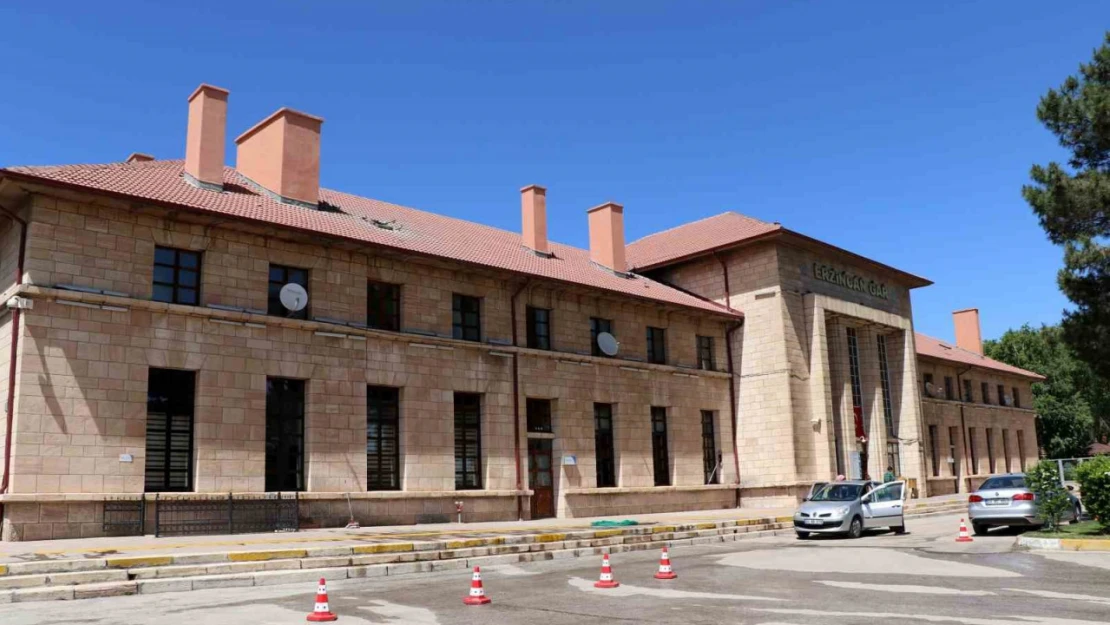 1939'daki depremde ayakta kalan tek bina