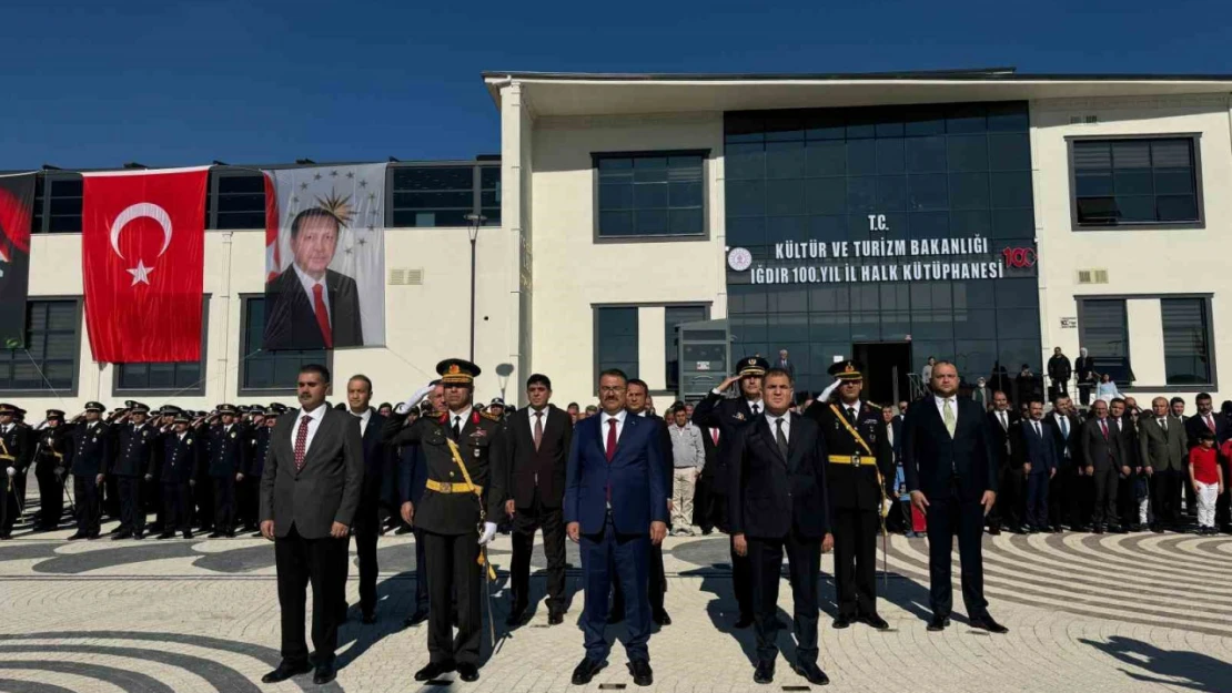 29 Ekim Cumhuriyet Bayramı çelenk sunma töreni düzenlendi