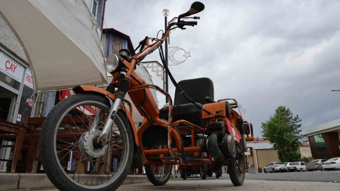 60 yıl önce Ankara'dan aldığı motosikletleri Sivas'ta sergiliyor