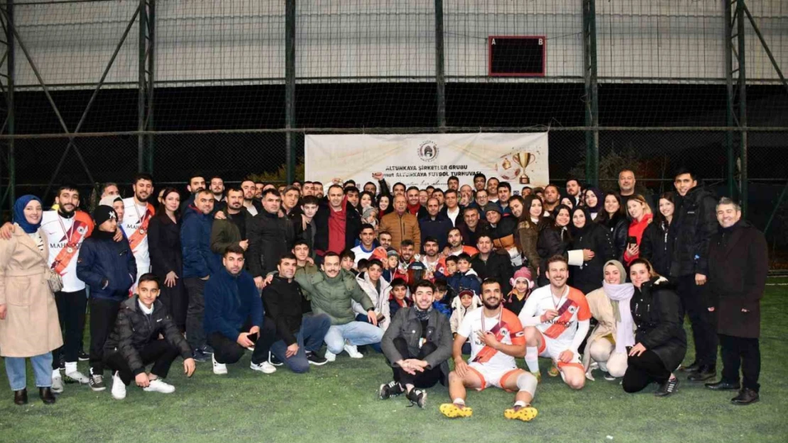 8'inci Altunkaya Futbol Turnuvası'nın şampiyonu Confy oldu