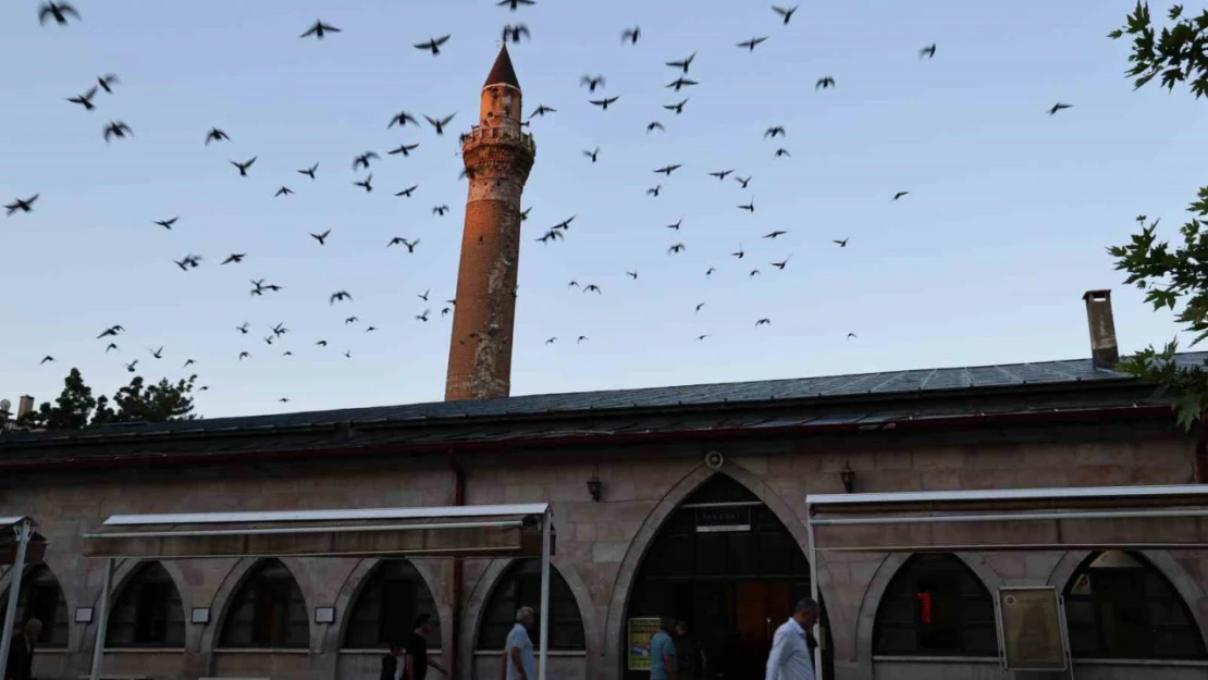 831 yıllık camide Kurban Bayramı namazı kılındı