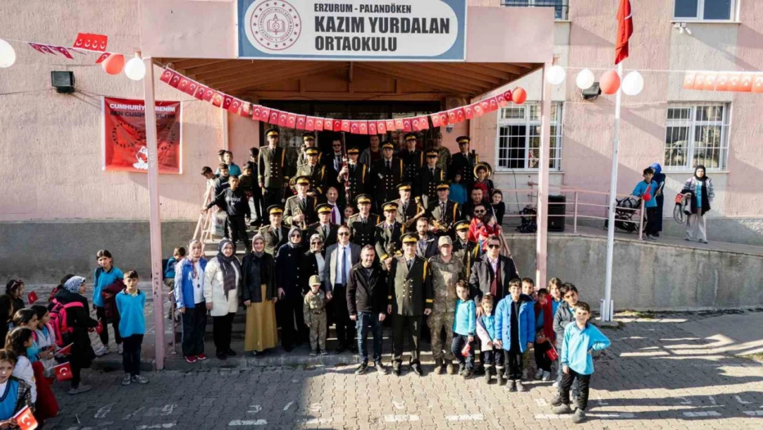 9'uncu Kolordu Komutanlğı bölge bandosu Kazım Yurdalan'daydı