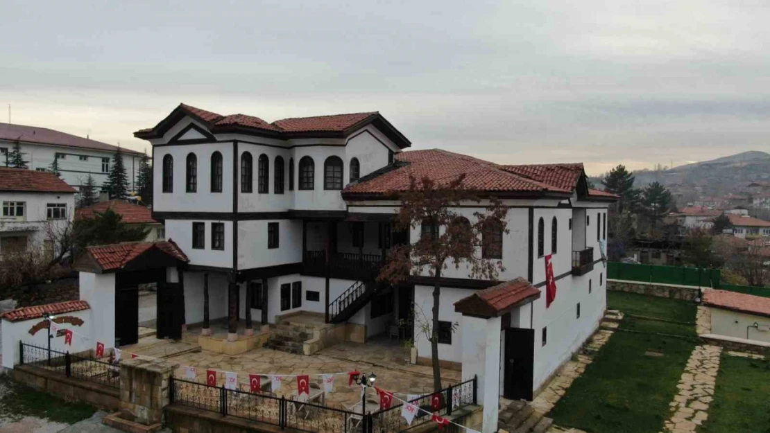 Adeta açık hava müzesi, 400'e yakın konağı içende barındırıyor