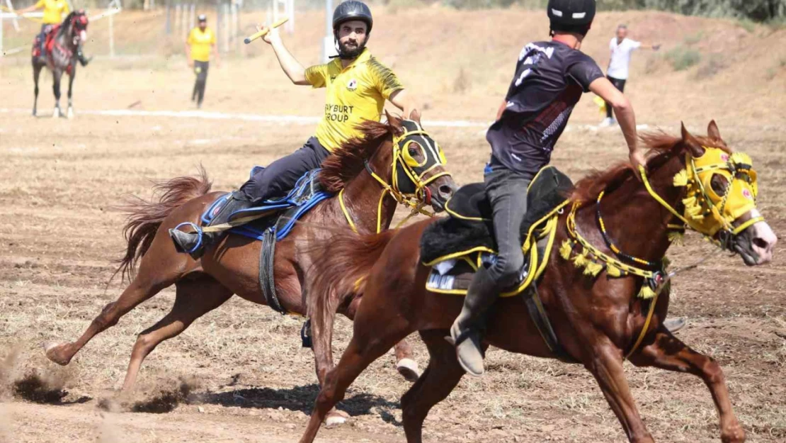 Adrenalin ve seyir zevki yüksek cirit maçları nefes kesti