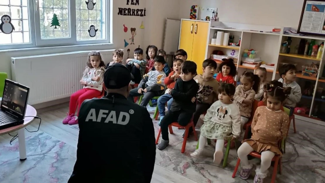 AFAD ekiplerinden anaokulu öğrencilerine afet farkındalık eğitimi