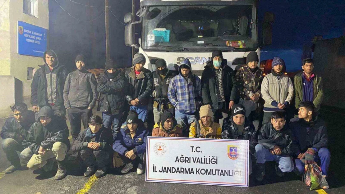 Ağrı'da 19 kaçak göçmen yakalandı