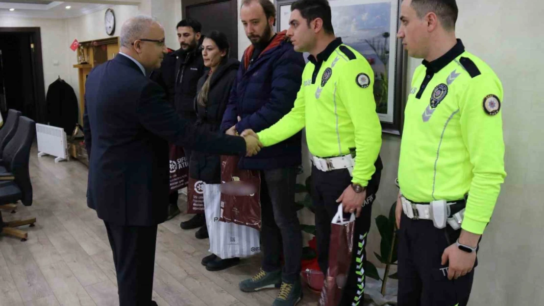 Ağrı'da başarılı emniyet personeli ödüllendirildi