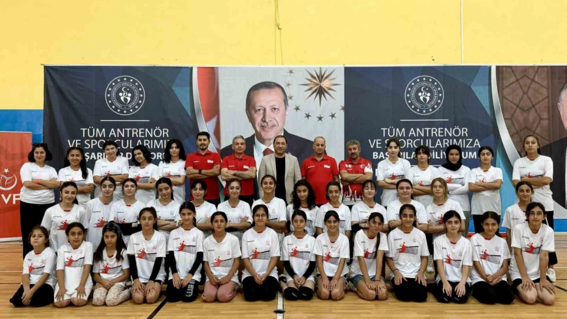 Ağrı'da hayata geçirilen 'Fabrika Voleybol' ile genç yıldızlar yeteneklerini sergileyecek