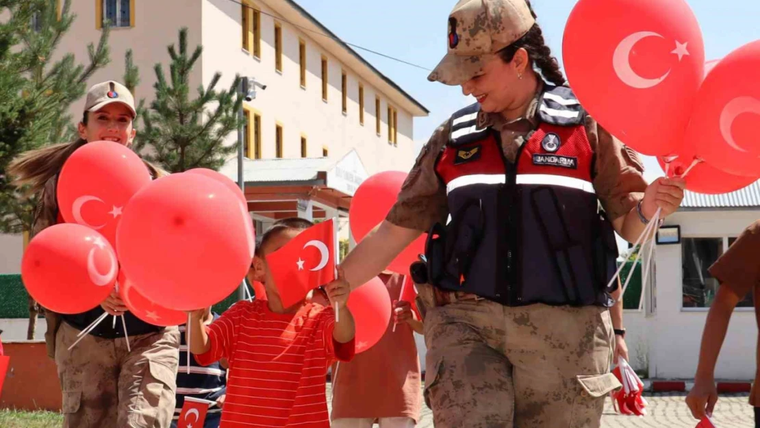 Ağrı'da jandarma mesleğini tanıttı