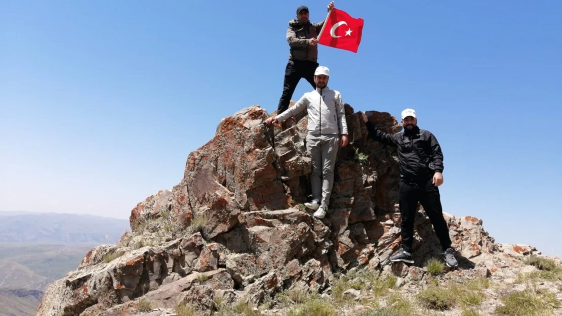 Ağrı'da Kösedağ'a zirve tırmanışı ile 15 Temmuz kutlandı