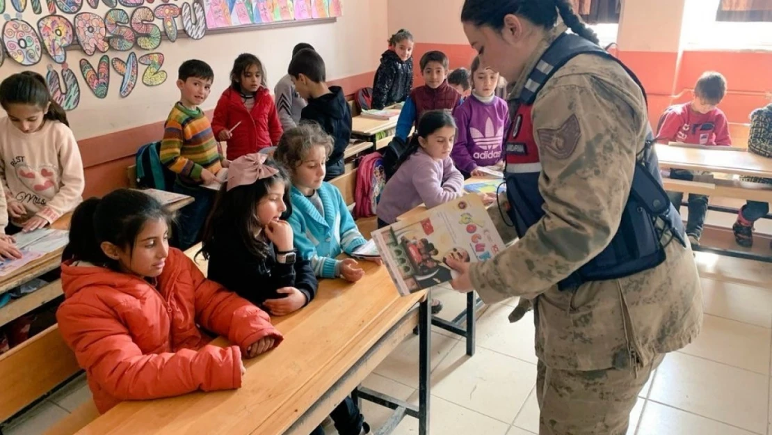 Ağrı'da öğrencilere KADES uygulaması tanıtıldı