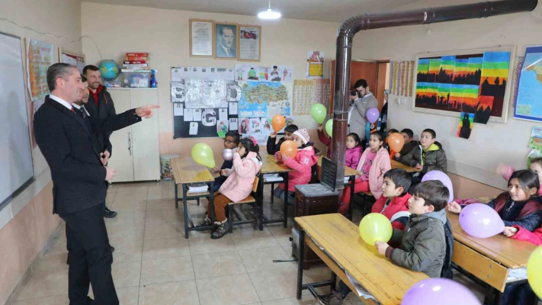 Ağrı'da öğrencilere kışlık yardım