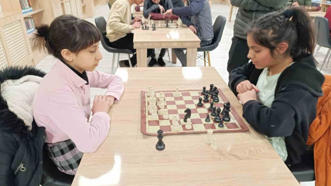 Ağrı'da pansiyonlu okullar satranç turnuvası heyecanı