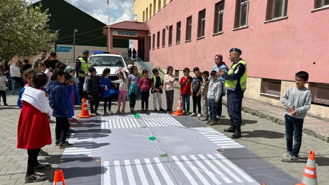 Ağrı'da Trafik Jandarması'ndan rekor denetim ve eğitim