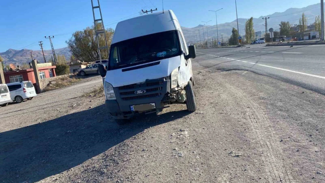 Ağrı'da trafik kazası: 3 kişi yaralandı