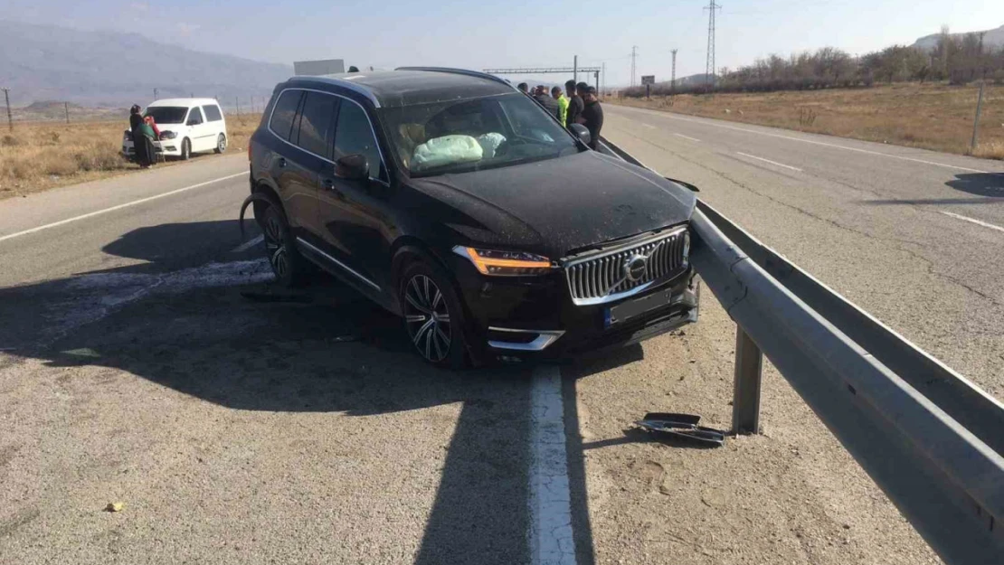 Ağrı'da trafik kazası: 3 yaralı