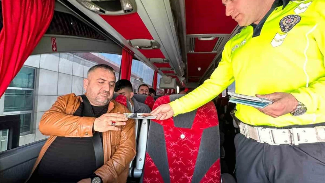 Ağrı'da yolculara kemer takma konusunda bilgilendirme yapıldı