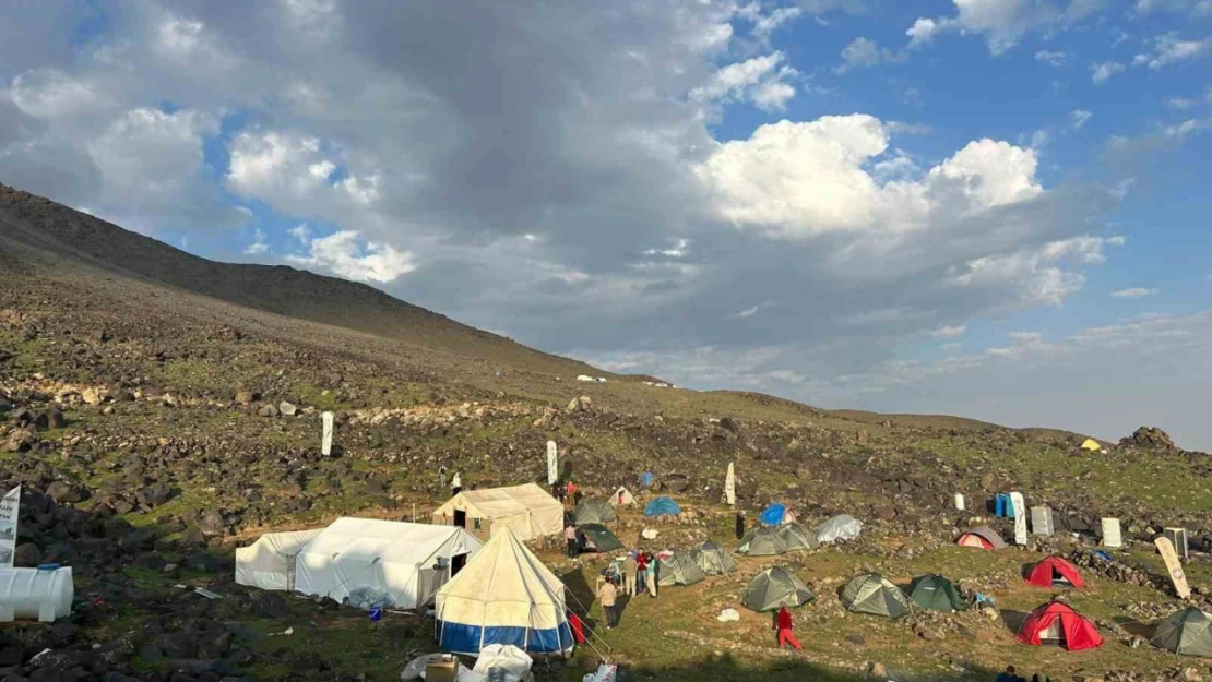 Ağrı Dağı' tırmanışı sırasında hayatını kaybeden 10 dağcı anıldı