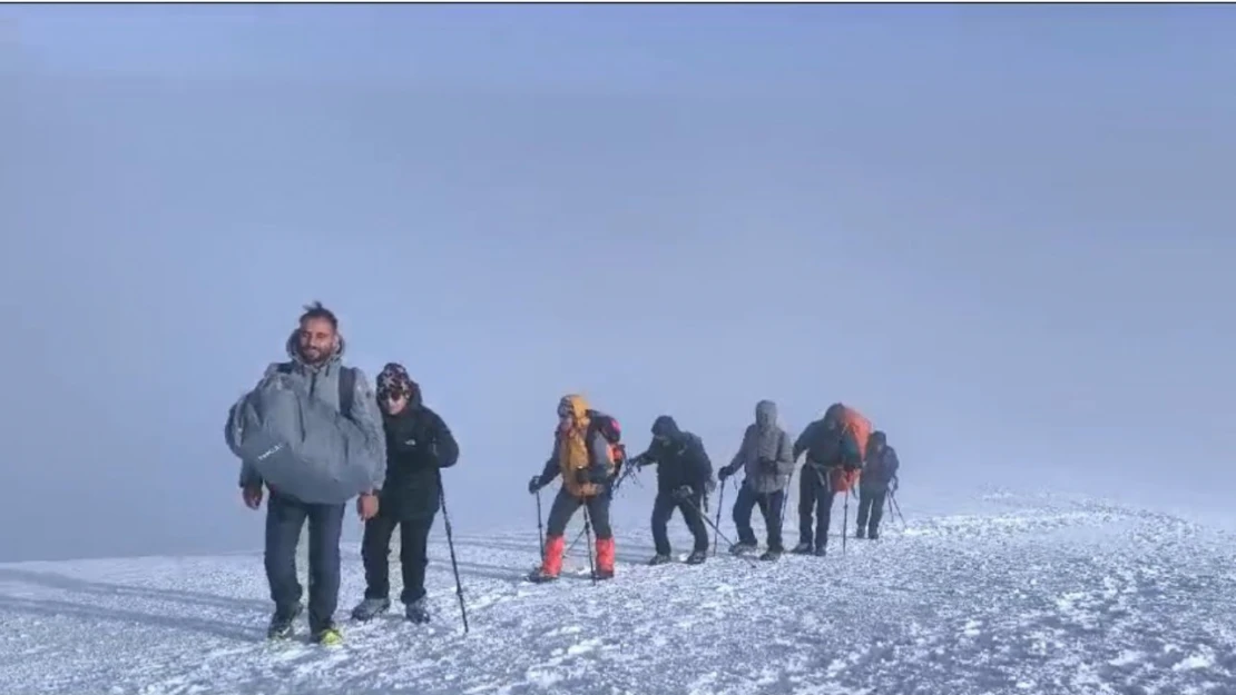 Ağrı Dağı, her mevsim dağcıların gözdesi olmaya devam ediyor