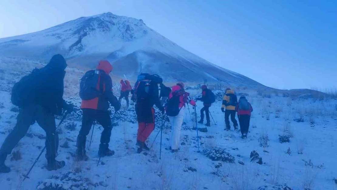 Ağrı Dağı zirvesinde 'Cumhuriyet' coşkusu