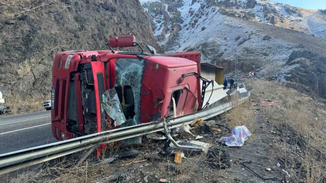 Ağrı'daki 3 ayrı trafik kazasında 4 kişi yaralandı