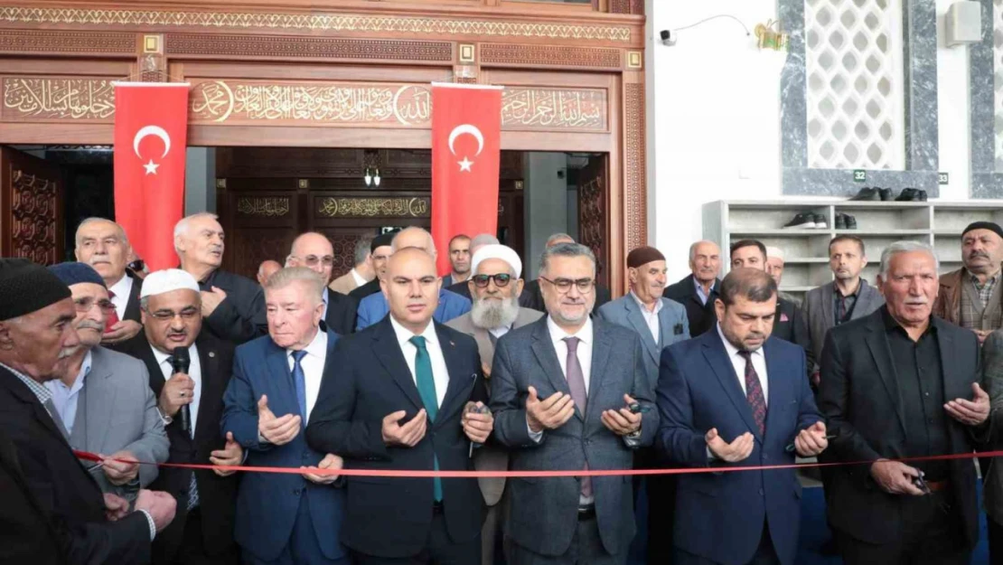 Ağrı Merkez Cami resmi olarak hizmete açıldı