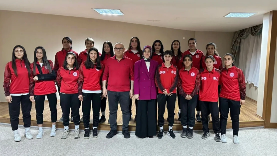 Ağrı'nın kadın futbol takımı 2. Lig'de