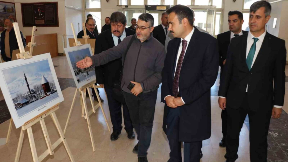 Ahlat'ta 'Her Yönüyle Ahlat' fotoğraf sergisi açıldı