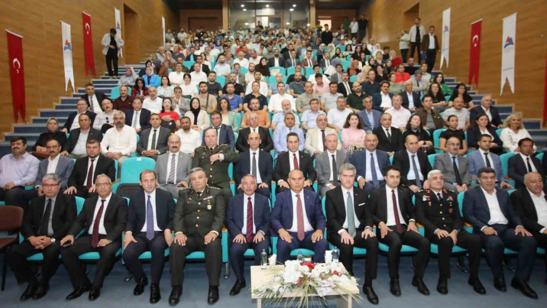 AİÇÜ'de 'Direniş, Bedir'den Çanakkale'ye 15 Temmuz'dan Gazze'ye' konferansı düzenlendi