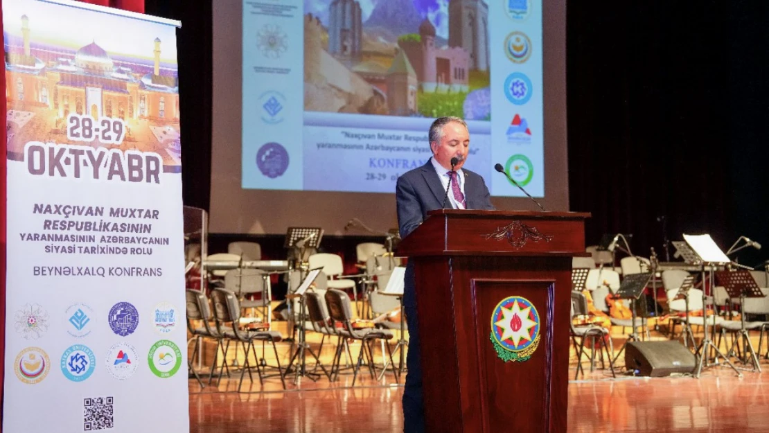 AİÇÜ Rektörü Prof. Dr. Karabulut, 'Nahçıvan Özerk Cumhuriyetinin kuruluşunun Azerbaycan'ın Siyasi Tarihindeki Rolü' konferansına katıldı