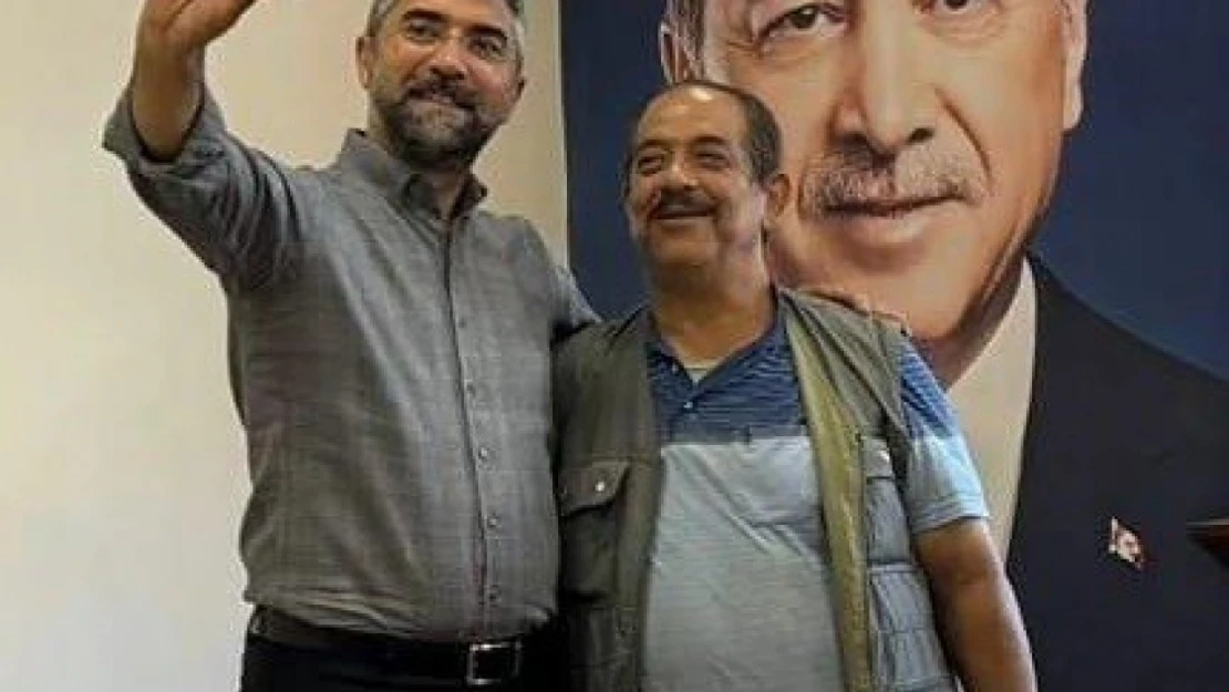 AK Parti İl Başkanı Küçükoğlu, vatandaşlarla 'Selfie' yaptı