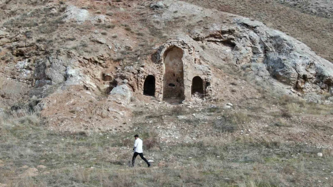 Anadolu'da inşa edilen ilk kiliselerden Huykesen Kilisesi, turizme kazandırılmayı bekliyor