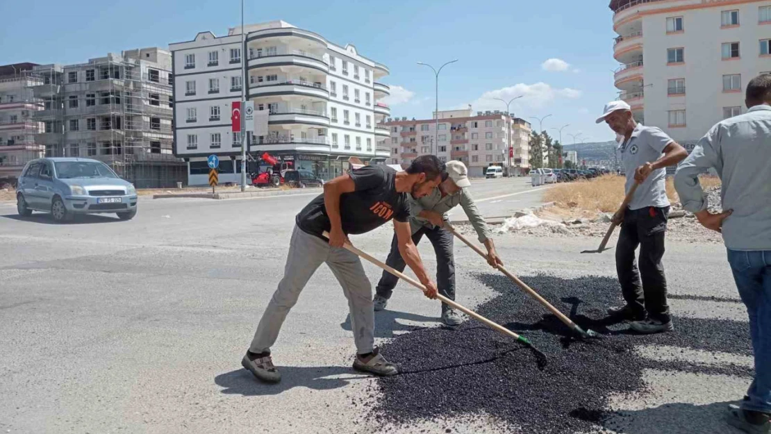 Araban'da tahrip olan yollarda yama çalışmaları sürüyor