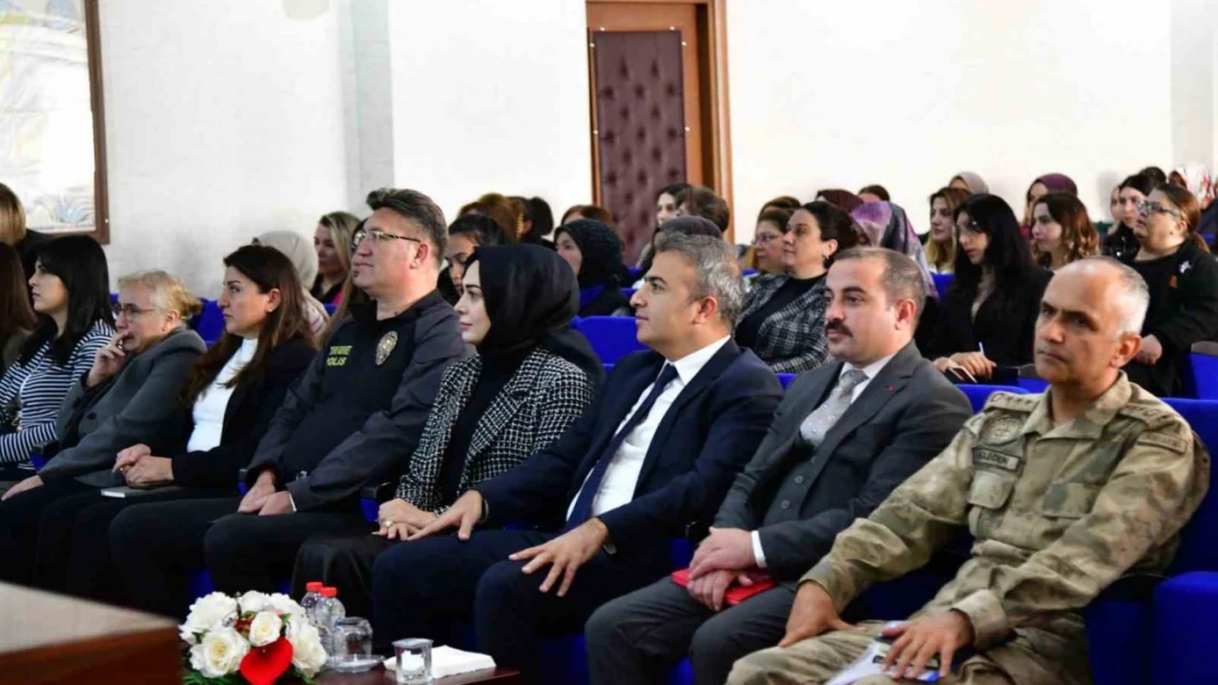 Ardahan'da 'En İyi Narkotik Polisi Anne' Semineri