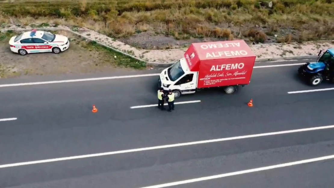 Arpaçay'da polis ve jandarma kuş uçurtmuyor