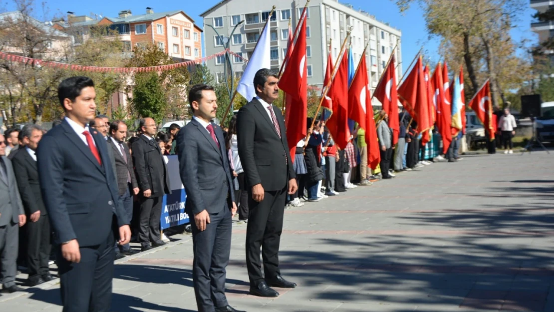 Aşkale'de Cumhuriyet Bayramı Çelenk sunma töreni