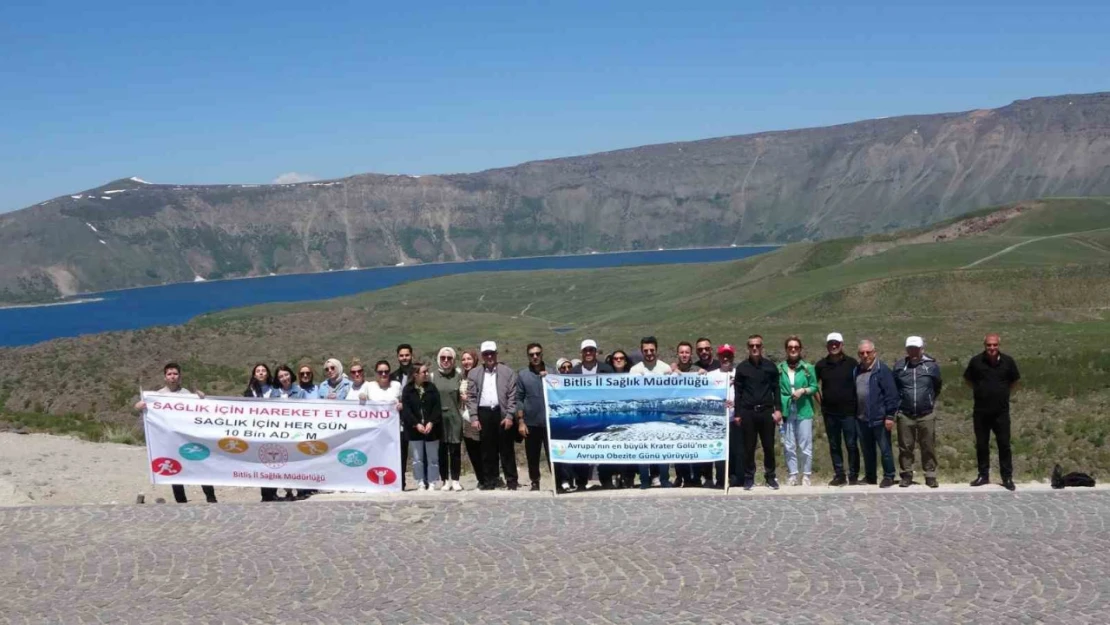 Avrupa'nın en büyük kraterinde Obezite Günü yürüyüşü