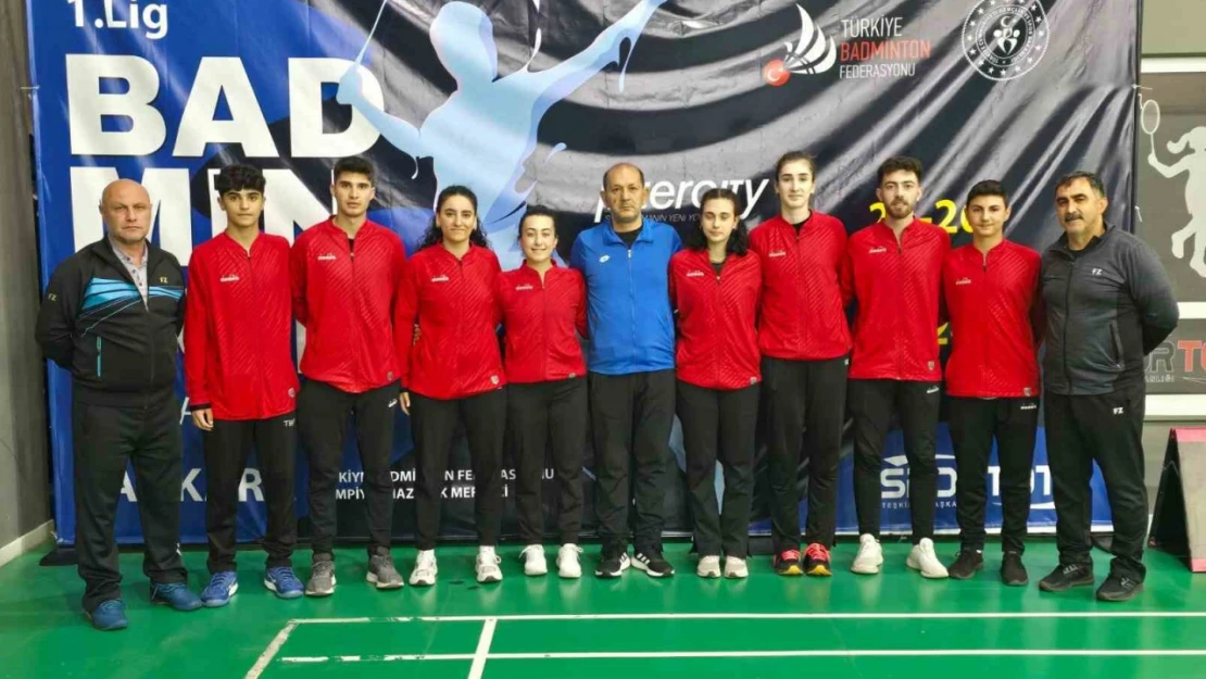 Badminton Süper Liginde Erzincan takımları zirvede