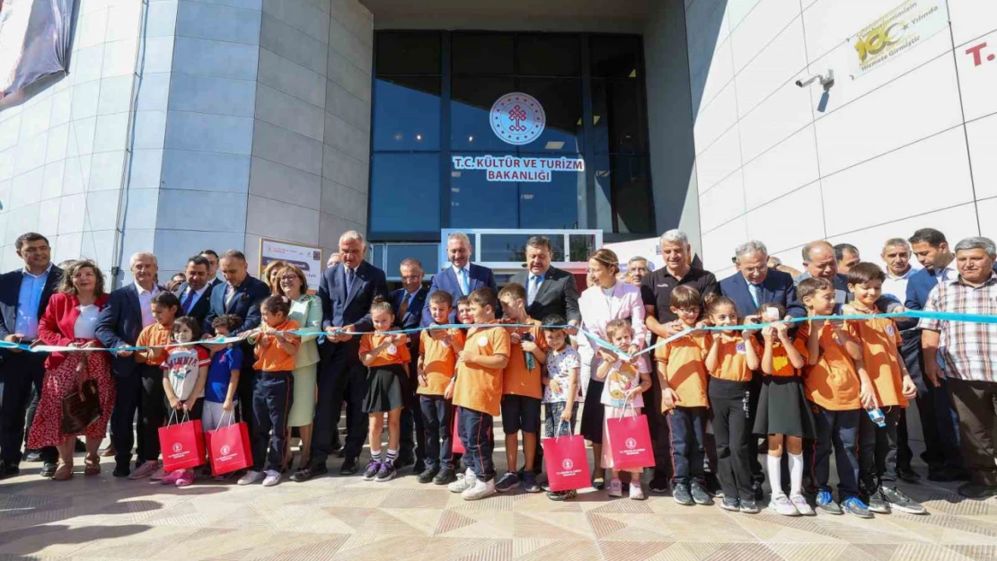 Bakan Ersoy, Münif Paşa 100. Yıl İl Halk Kütüphanesi'nin açılışını yaptı