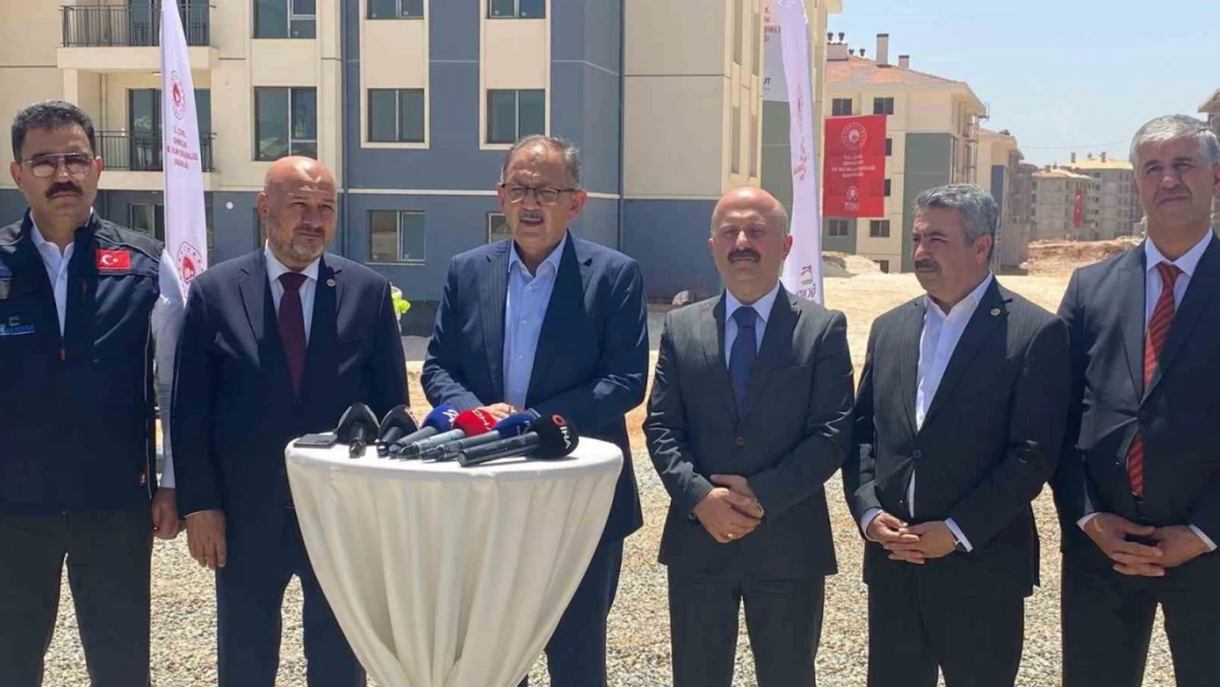Bakan Özhaseki: 'Kalıcı deprem konutlarının tamamını 2025 sonuna kadar teslim edeceğiz'