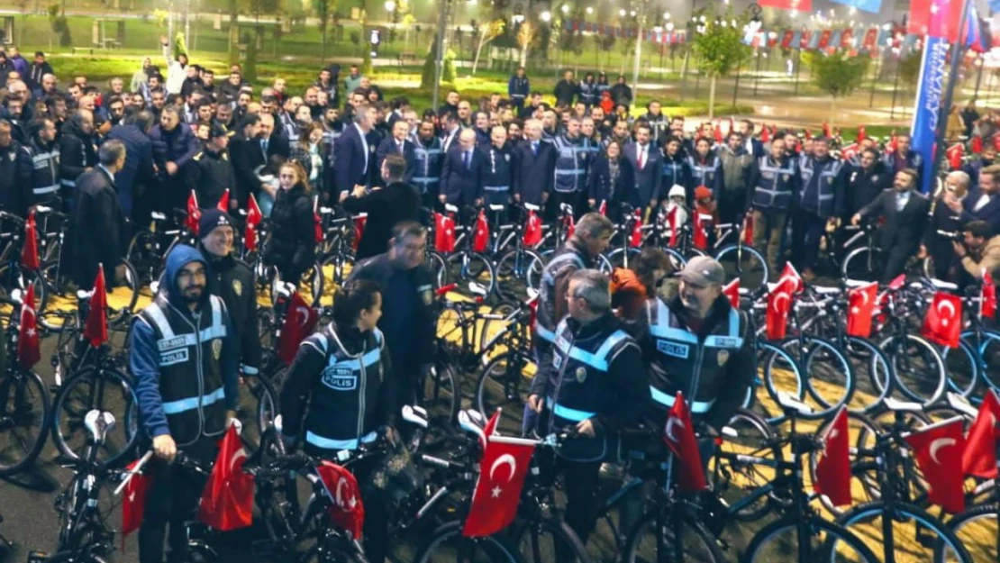 Bakan Şimşek, emniyet personeline bisiklet dağıtım törenine katıldı